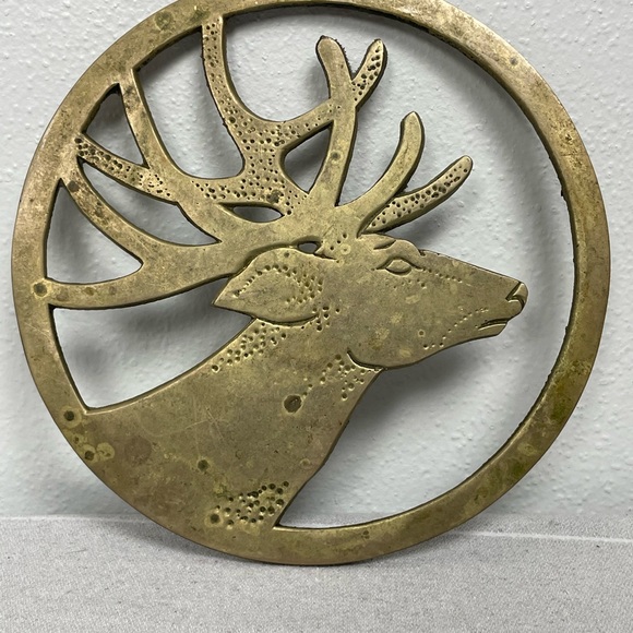 7” Round Solid Brass Stand With Deer Head. - Picture 2 of 8
